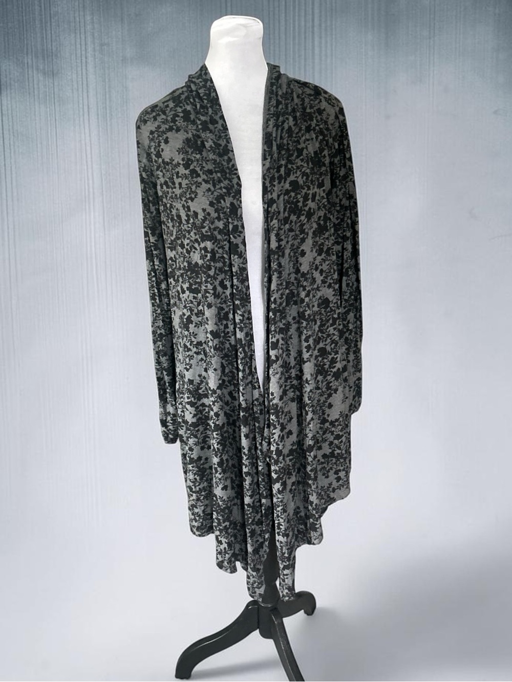 Cuddl Duds Gray Floral Open-Front Draped Cardigan